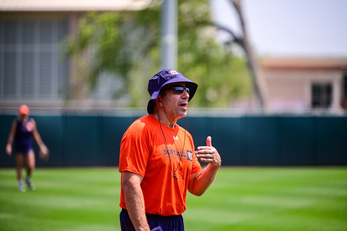 AuburnSoftball's tweet photo. We’ve got some of the best in the business 😎

🔸 @deanAU_TigersSB 
🔹 @Emily5Car 
🔸 Coach Lenti

Thankful for the support our staff gives us both on and off the field! 

#WarEagle |  #NationalCoachesDay https://t.co/tzjK26d7Ie