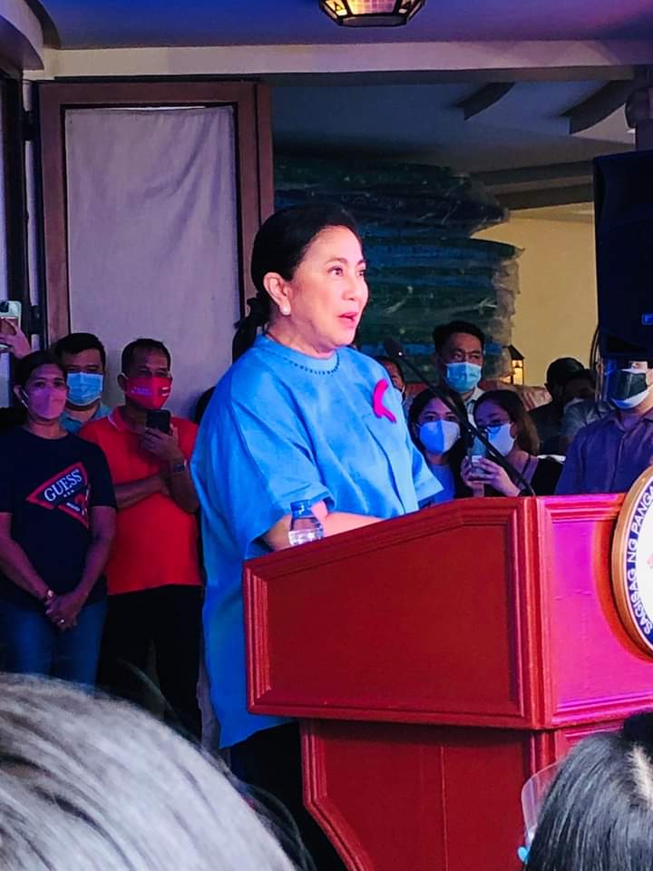 SMO_News's tweet photo. It's been a year na po @lenirobredo

The day that we felt na may pag asa pa sa gitna nang dilim na mag  sisilbing liwanag para sa mga tumitinding at naniniwala ang simula ng pag asang pinalakas ng radikal na pag mamahal. 🌷🌾

Maraming salamat Leni Robredo 

#Leni https://t.co/H6tjQVmGtR