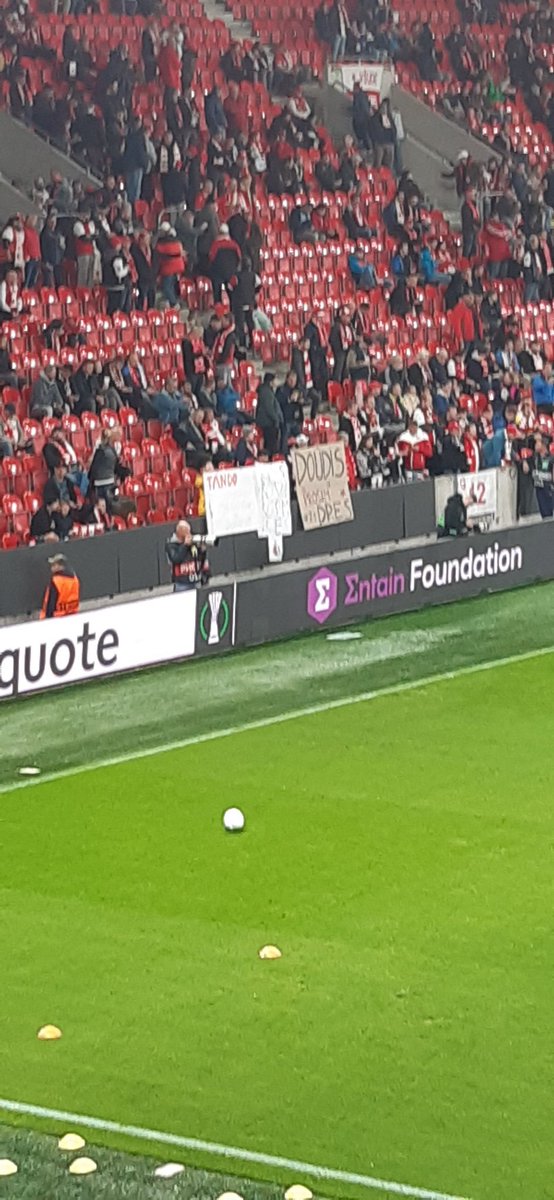 Ivinho_19's tweet photo. Zebrani o dresy se rozrusta na @slaviaofficial
Stop this shit 🤬🤬🤬
#slaclu https://t.co/jRQGspnUGN