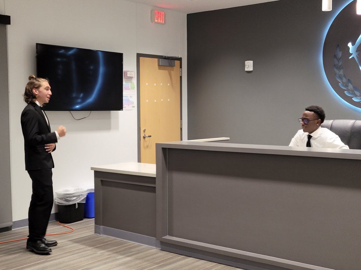 KCAL_Law's tweet photo. A picture in the courtroom quickly turned into an impromptu trial after interviews. They just love law so much! Which is better, apple juice or orange juice? OJ is on trial. Any given day @KCAL_KISD #CTEinKISD #thekcalconnection https://t.co/ldgTtVegrc