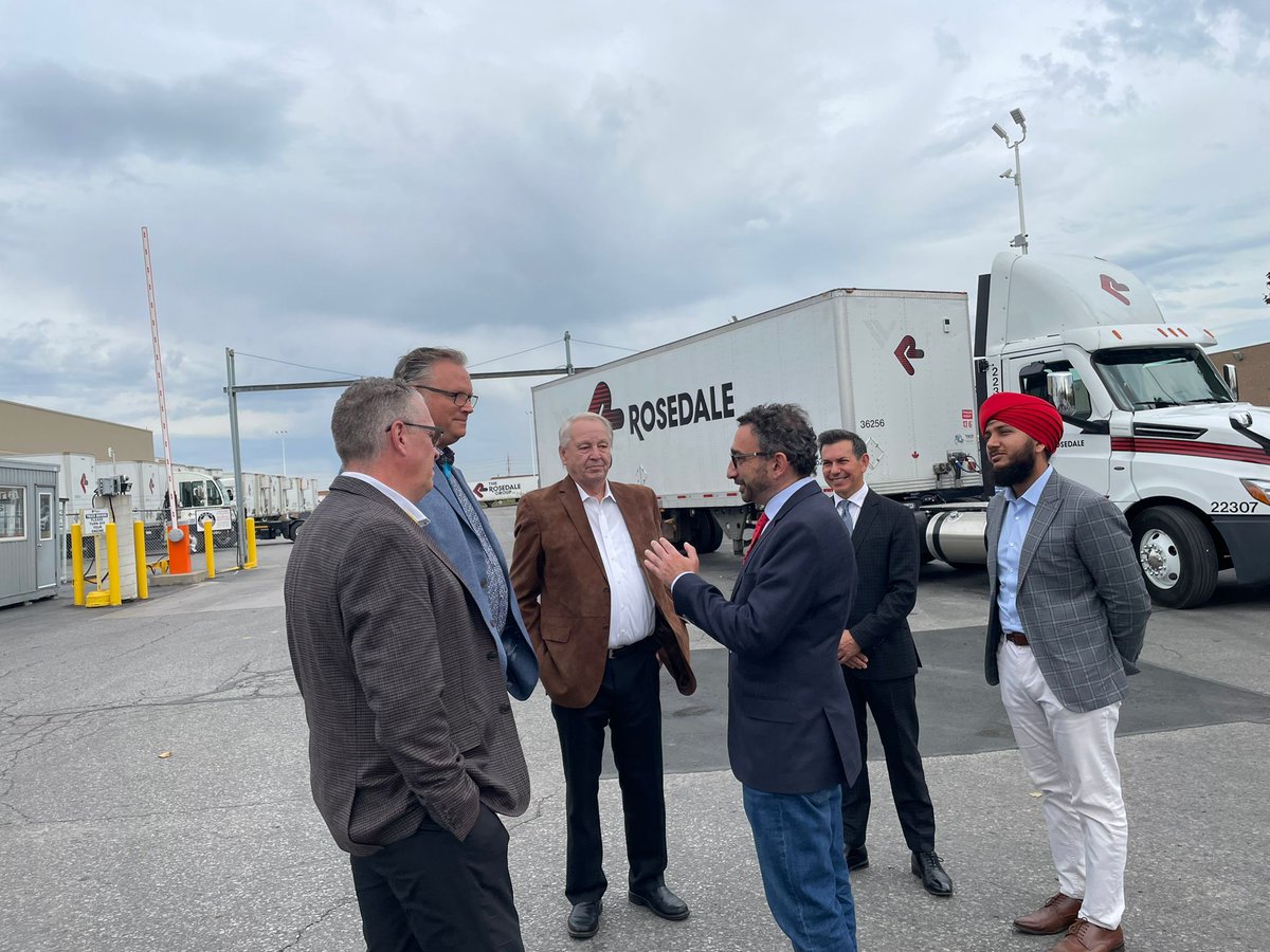 OmarAlghabra's tweet photo. Our government has been listening and finding solutions to the rising cost of living. Today, we welcomed the final report of the Supply Chain Task Force that will make our transportation supply chain stronger and Canadians' lives more affordable.👇
https://t.co/YyGBtlYR3r https://t.co/iGUyyUsdZz