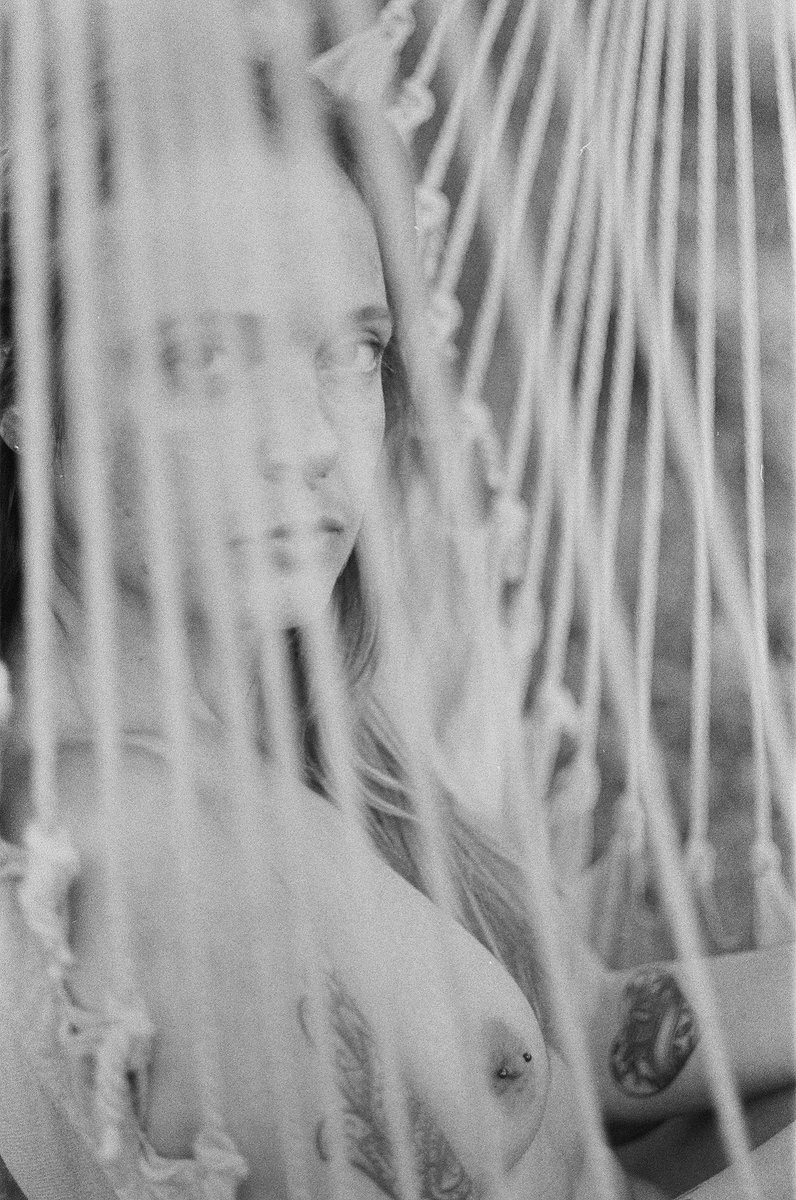 ggoldenauer's tweet photo. Look at me now!
Muse: https://t.co/2E1FIqZH4w 🖤
📷 Reuveflex TL1 &amp; Pancolar 1,8/50
🎞️ #Ilford HP5 400
#nude #blackandwhitephotography https://t.co/6Qge8BJC63