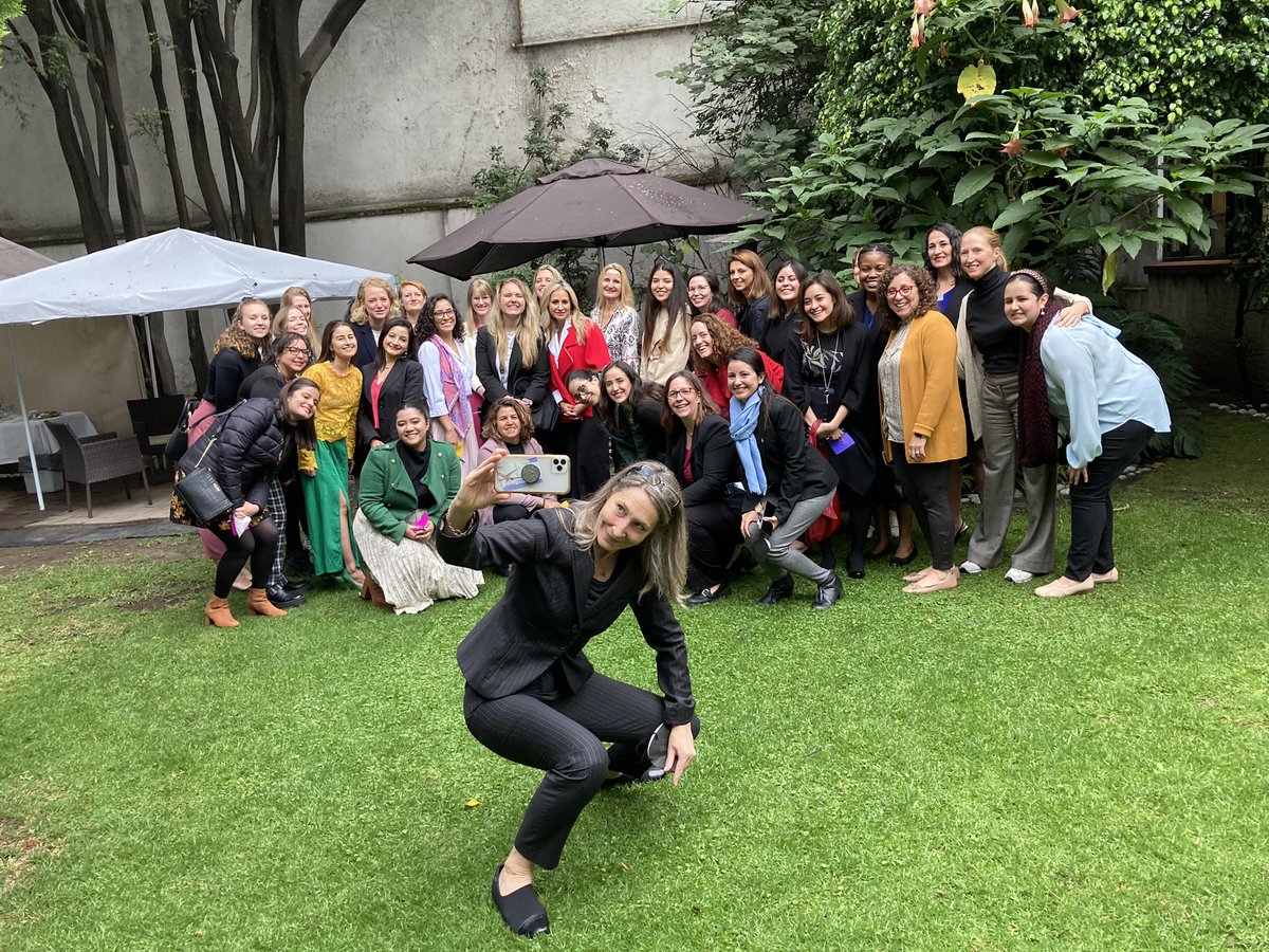 QuebecMX's tweet photo. ¡Gracias a todas las colegas que acudieron esta mañana a las oficinas de @QuebecMX a la reunión de la Red de Mujeres Diplomáticas de México! #RMDM #mujeresendiplomacia https://t.co/RhN184wrle