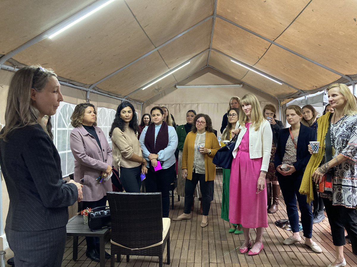 QuebecMX's tweet photo. ¡Gracias a todas las colegas que acudieron esta mañana a las oficinas de @QuebecMX a la reunión de la Red de Mujeres Diplomáticas de México! #RMDM #mujeresendiplomacia https://t.co/RhN184wrle