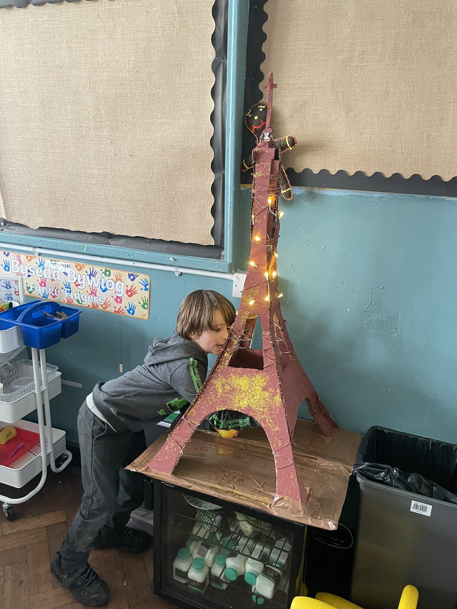 portmeadp's tweet photo. This week we have been learning about the Eiffel Tower so we decided to make our own 🤩🇫🇷 #pmdpy1 #pmdpea #pmdphum #pmdpst https://t.co/dlPmD6v5gy