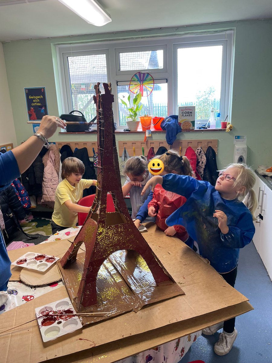 portmeadp's tweet photo. This week we have been learning about the Eiffel Tower so we decided to make our own 🤩🇫🇷 #pmdpy1 #pmdpea #pmdphum #pmdpst https://t.co/dlPmD6v5gy