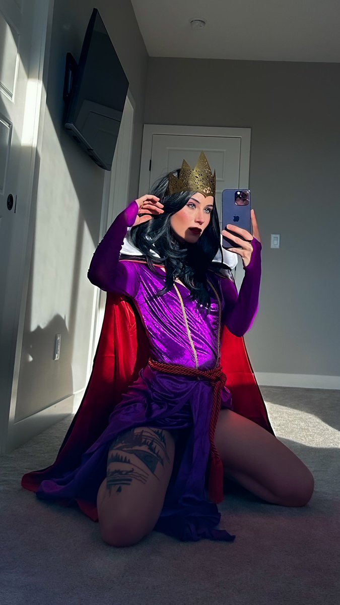 Catziilla 2 0 On Twitter Magic Mirror On The Wall Who Is The Fairest 