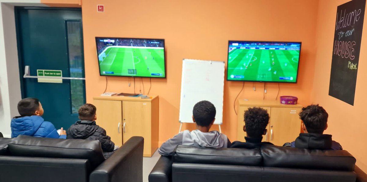 CATCHLeeds's tweet image. We are back at the Nowell Mount Community Centre for our #CATCHonWheels programme. Another busy session with @PINGPONGFORU. We are so proud of this community &amp;amp; youth space created through collaboration &amp;amp; supported by @wy_vru. The centre is a much-needed resource in this area.