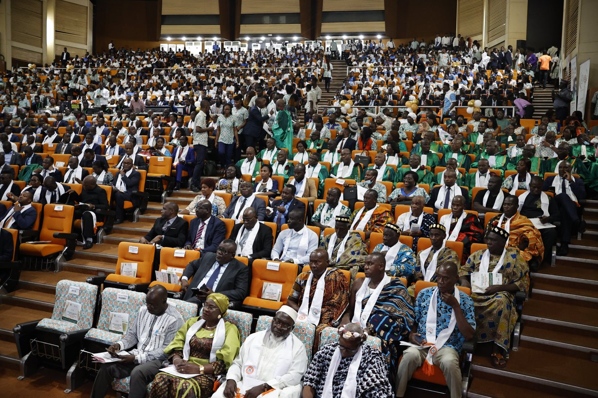 L'INP-HB a procédé au lancement des festivités de ses 25 ans d'existence qui résultent de 60 ans d'histoire.
Les festivités se poursuivront jusqu’en fin d’année 2023, avec des activités éclatées. Merci aux partenaires, aux alumni, aux institutions publiques et privées nationales.