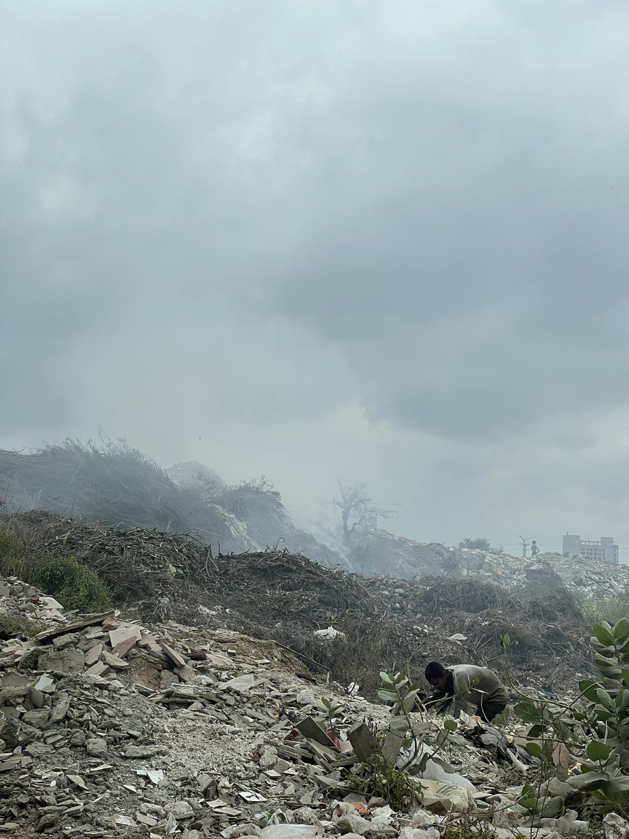 Dyslexicon's tweet photo. Open fire burning of illegal garbage dump in Gurgaon Sector 65. What can be worse for air quality than this ? 

Who’s responsibility &amp; who will stop this ? 
@mlkhattar 
@cmohry 
@gurgaonpolice 
@DC_Gurugram 
@EHPOA1 
@CPCB_OFFICIAL 
@DGPHaryana 
@MunCorpGurugram 
@rajeshkalra https://t.co/wyF1WniIE4