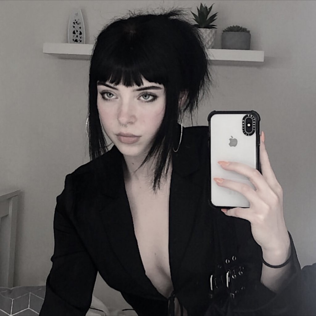 ⠀⠀  
⠀⠀⠀⠀⠀                   ⬪ 💌
        
⠀⠀
