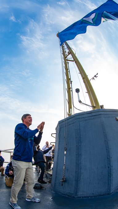 Dan Wilson applauding after raising the Mariners flag on top of the Space Needle. 