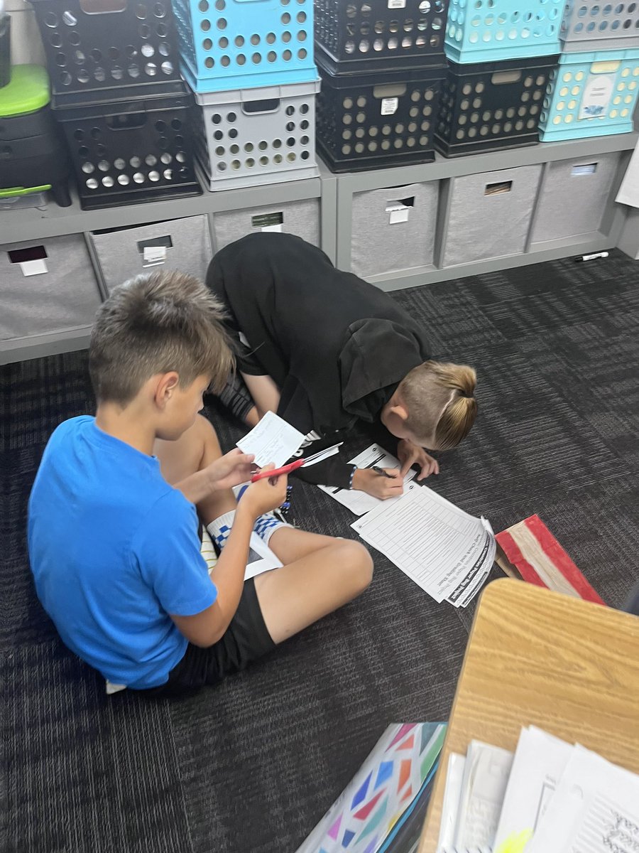 AcaciaCockerill's tweet photo. Shh! Working on our clues!! #HispanicHeritageMonth2022 paper bad project https://t.co/H4TMjEyD7x