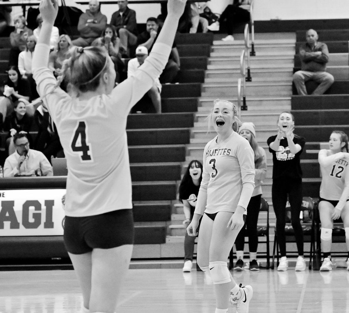 bgfalcon_'s tweet photo. Big ReMatch tonight in Dickinson 🏐🔥 8:00pm cst #gomajettes https://t.co/PSeKEowAtq