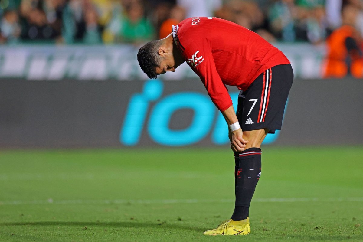 DUELE VERTE ASÍ 💔😖

Cristianos Ronaldo no deja de luchar, no deja de correr, no deja de buscar las oportunidades, no deja de generar, no deja de disparar al arco y NO HA PODIDO ANOTAR HOY, pero ests seguros que VOLVERÁ.

¡NO TE RINDAS CRISTIANO! 💪🏽

#CristianoRonaldo