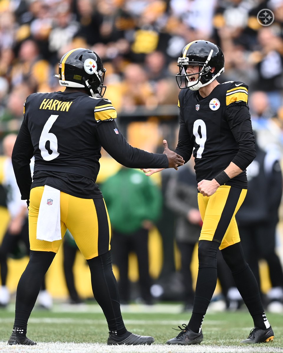 steelers's tweet photo. 🤝 🤝 🤝 https://t.co/kmYgVRsYkY