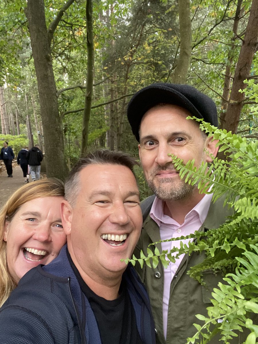 ottleyoconnor's tweet photo. Bumped into @DanEdwards_77 carrying his own camouflage on the way back to the car park! 🤣🤣🤣 #HTChatEvents #teacher5aday #connect https://t.co/OaeLADnKBp