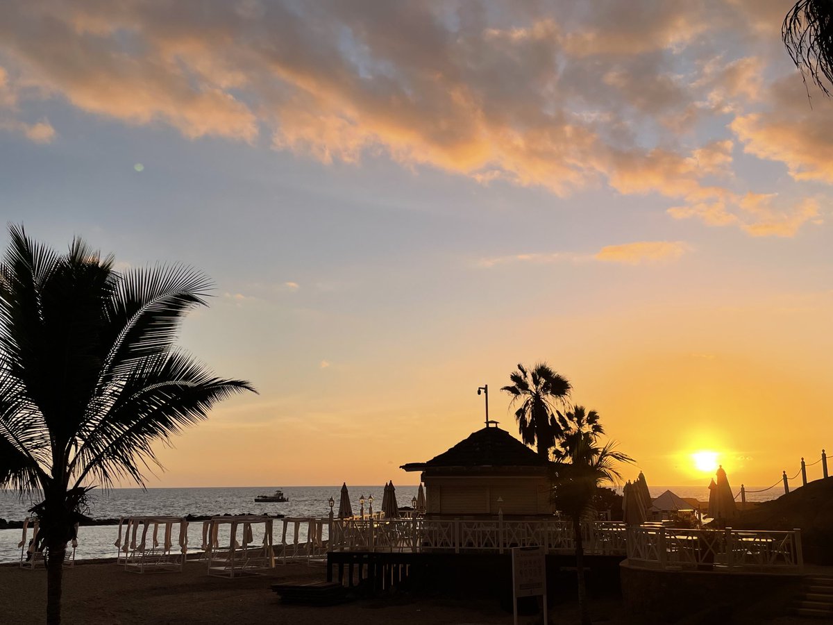 josmclaughlin's tweet photo. @ Del duque beach watching sunset, saxophonist playing in back ground…….. ❤️
#perfectnight
#perfectcompany
#bestholidayintenerifeever https://t.co/knJ8WnpWYE