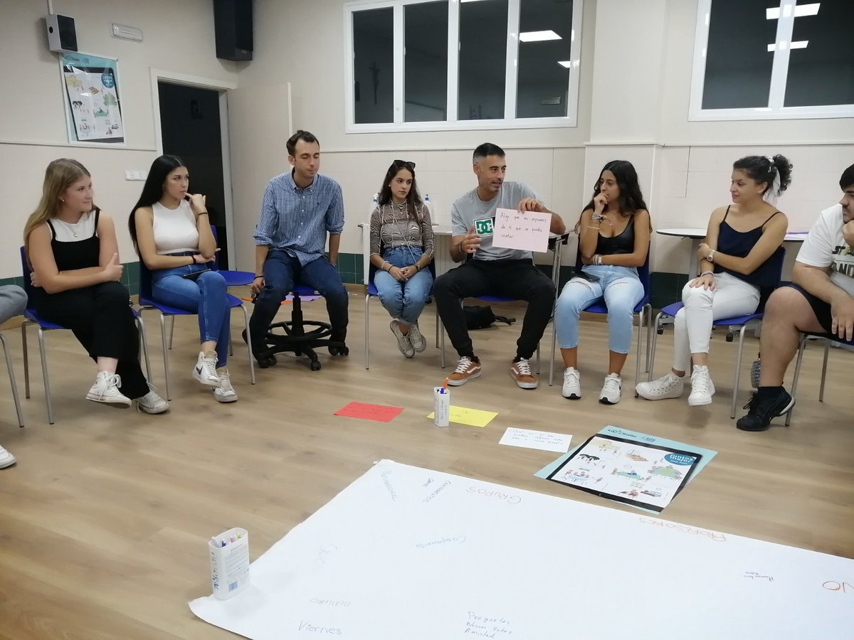 LaSalleInstituc's tweet photo. El equipo de Animadores de #ILSA_Grupos y de catequistas de #PrimerasComuniones lo tienen todo preparado para comenzar un nuevo curso. Este viernes 7 ¡arrancamos!
#JuntosMejor #SomosLaSalle #MiraMásAllá #Pastoral #Catequesis https://t.co/xOPeVlyQki