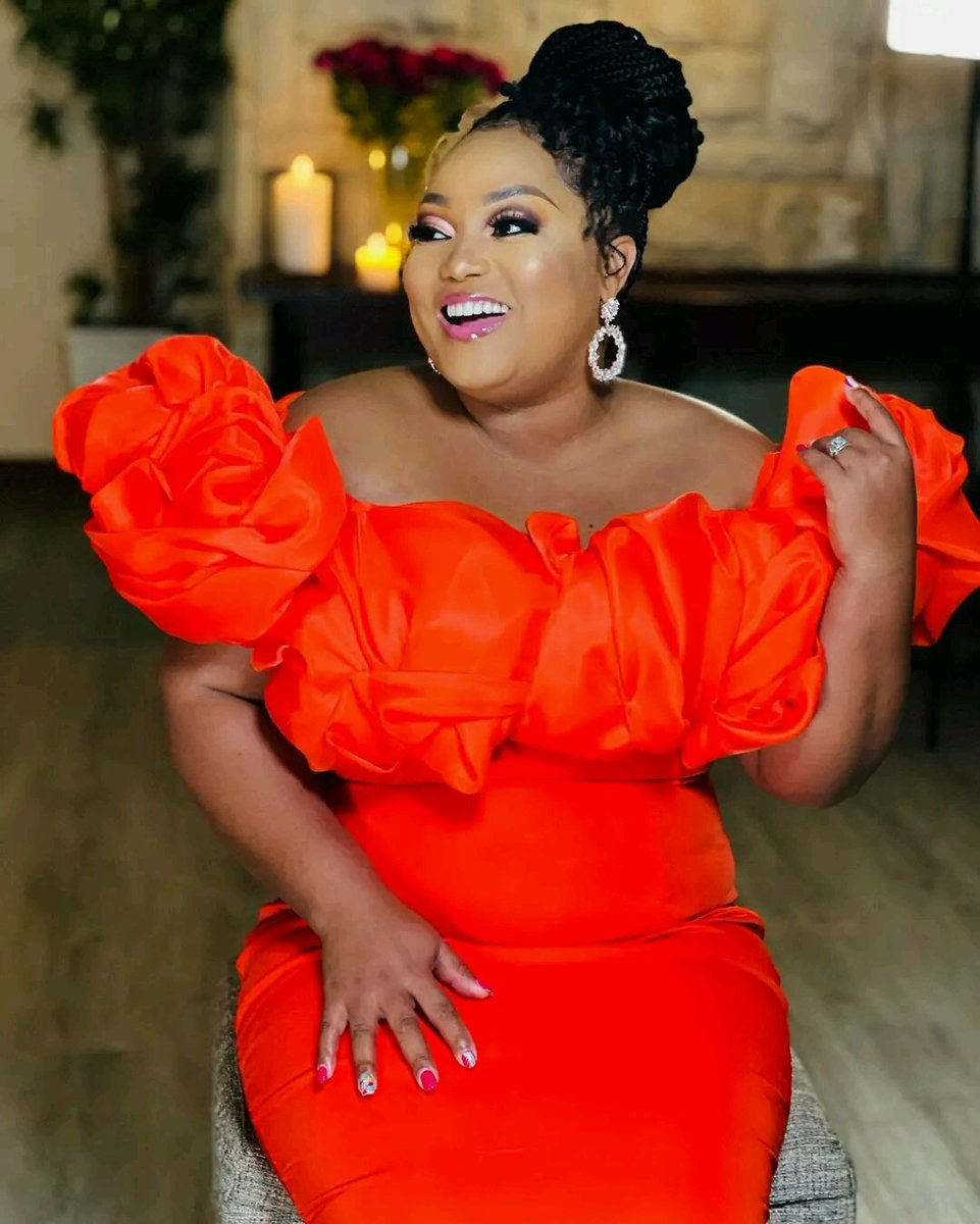 joy_zelda's tweet photo. Retweet if you love Thobile MaKhumalo Sweet and Humble heart ❤💕
#Uthandonesthembu https://t.co/4tHVDNxWff