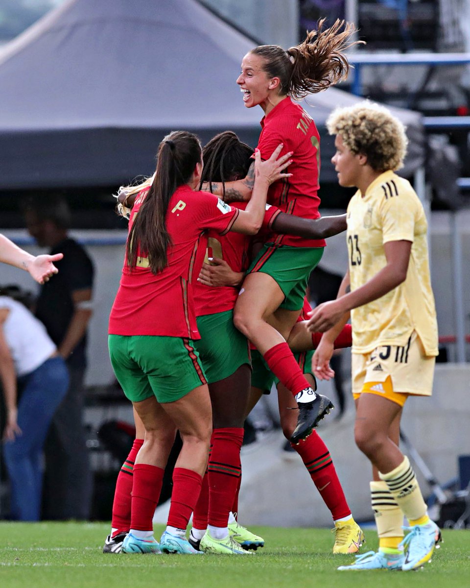 Portugal derrotou a Bélgica por 2-1 e está apurado para a segunda ronda do play-off do Mundial 2023 feminino!

Segue-se a Islândia. VAMOS! 💪🇵🇹