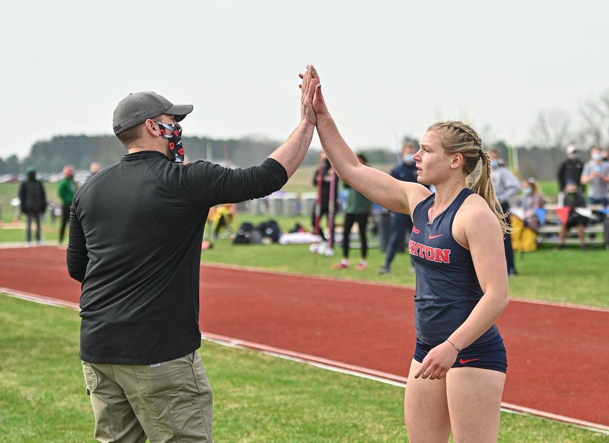 Happy National Coaches Day to our amazing coaches‼️✈️

#UDXC // #GoFlyers