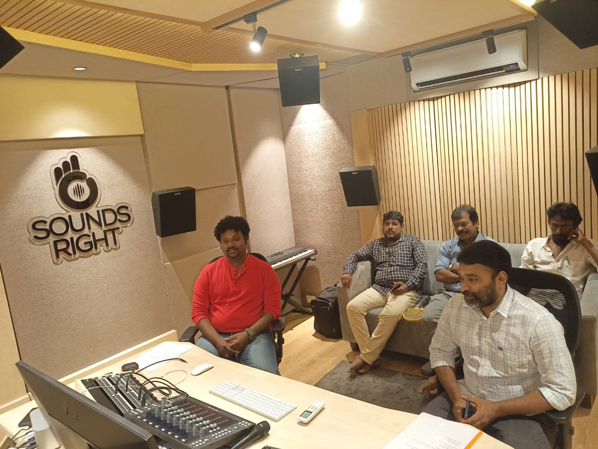 gnanakaravel's tweet photo. பாடகி #சைந்தவி @singersaindhavi அவர்கள் துவங்கி இருக்கும் சவுண்ட்ஸ் ரைட் #SoundsRight ஸ்டுடியோவில் நடந்த முதல் பாடல் பதிவு நிகழ்வின்போது..
@DKushaal @wvjcharly @gnanakaravel #Jawakar https://t.co/u1iXAFTOAI
