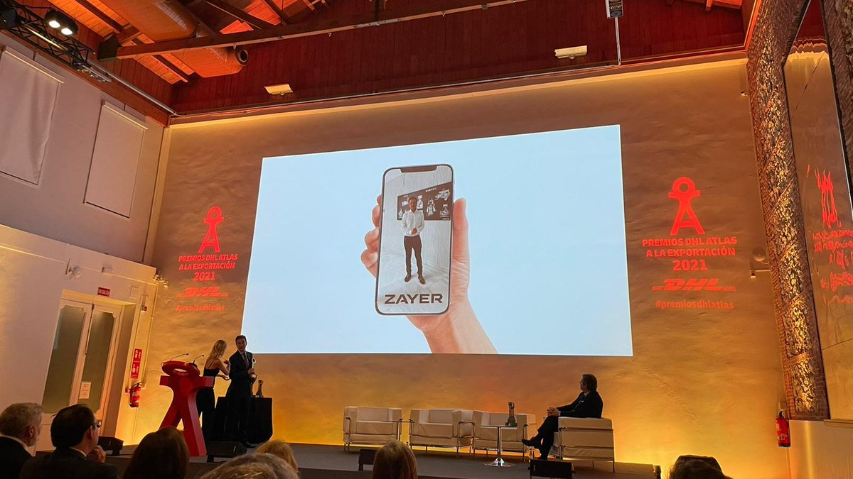 El premio a la #exportación más innovadora es para la empresa Zayer.

Se ha puesto en valor su alto número de patentes y su apuesta por la #innovación a la que dedica un 5% de sus inversiones y un 10% de su plantilla.
¡Enhorabuena!

🔴youtube.com/watch?v=jtMOdL…

#PremiosDHLAtlas