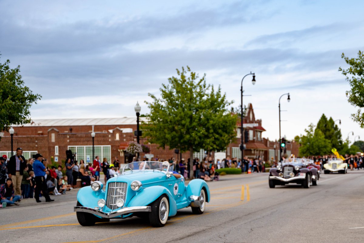 BASchools's tweet photo. Our annual homecoming parade starts SOON!
Will we see you in the Rose District at 4:45 p.m.?! #ThisIsHomeBA https://t.co/TLcb4iCIzy