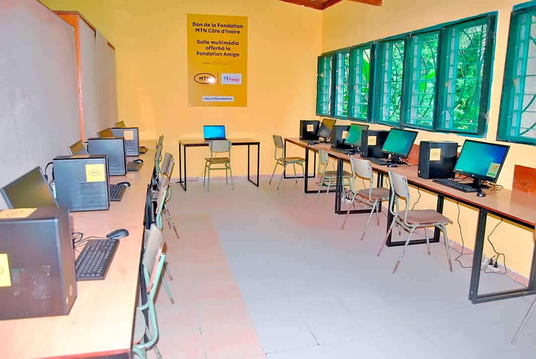La #FondationMTNCôtedivoire est fière de soutenir la formation de 60 adolescents en situation extrême de vulnérabilité. Ils ont reçu à travers la #fondationAmigo une salle multimédia d'une valeur de 5 millions de fcfa.
#MTNCOTEDIVOIRE