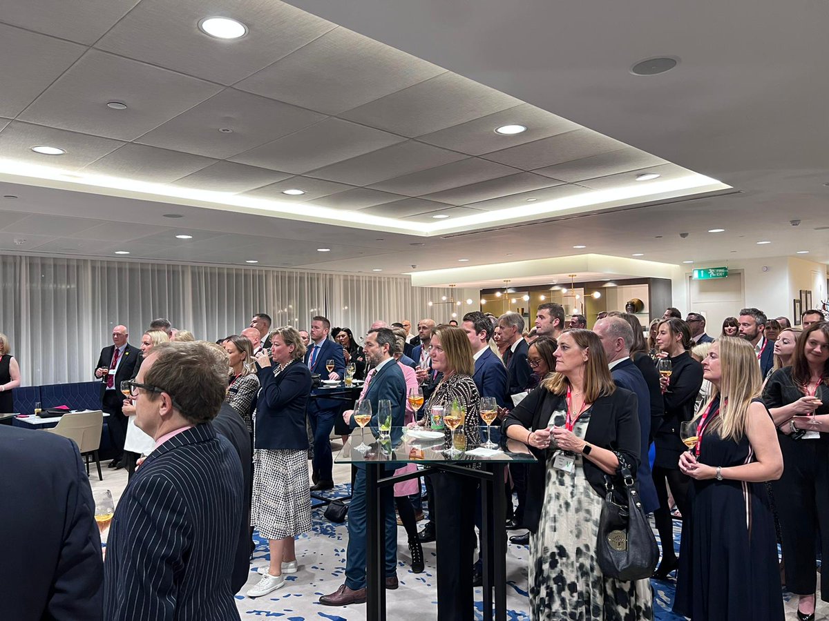cateringbm's tweet photo. A great evening with @HoganLovellsUK and @EllisWines raising funds to support @ThecitizenAID and their life-saving work in Ukraine. #SupportYouCanTrust #Donate #Fundraising https://t.co/4ncFs8J2xz