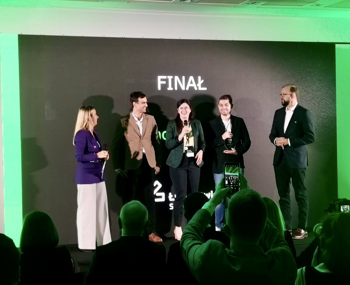 lukasiewiczpit's tweet photo. Mamy to 💪 II miejsce w ramach #Akcelerator @Lukasiewicz_pl. Zespół z Centrum Obróbki Plastycznej opracował materiał nowej generacji - odporny na szoki cieplne i wysoką temperaturę oraz środowisko korozyjne! 
Poznajcie #cerMAXmet! Gratulacje 👏 https://t.co/qshckmahPZ