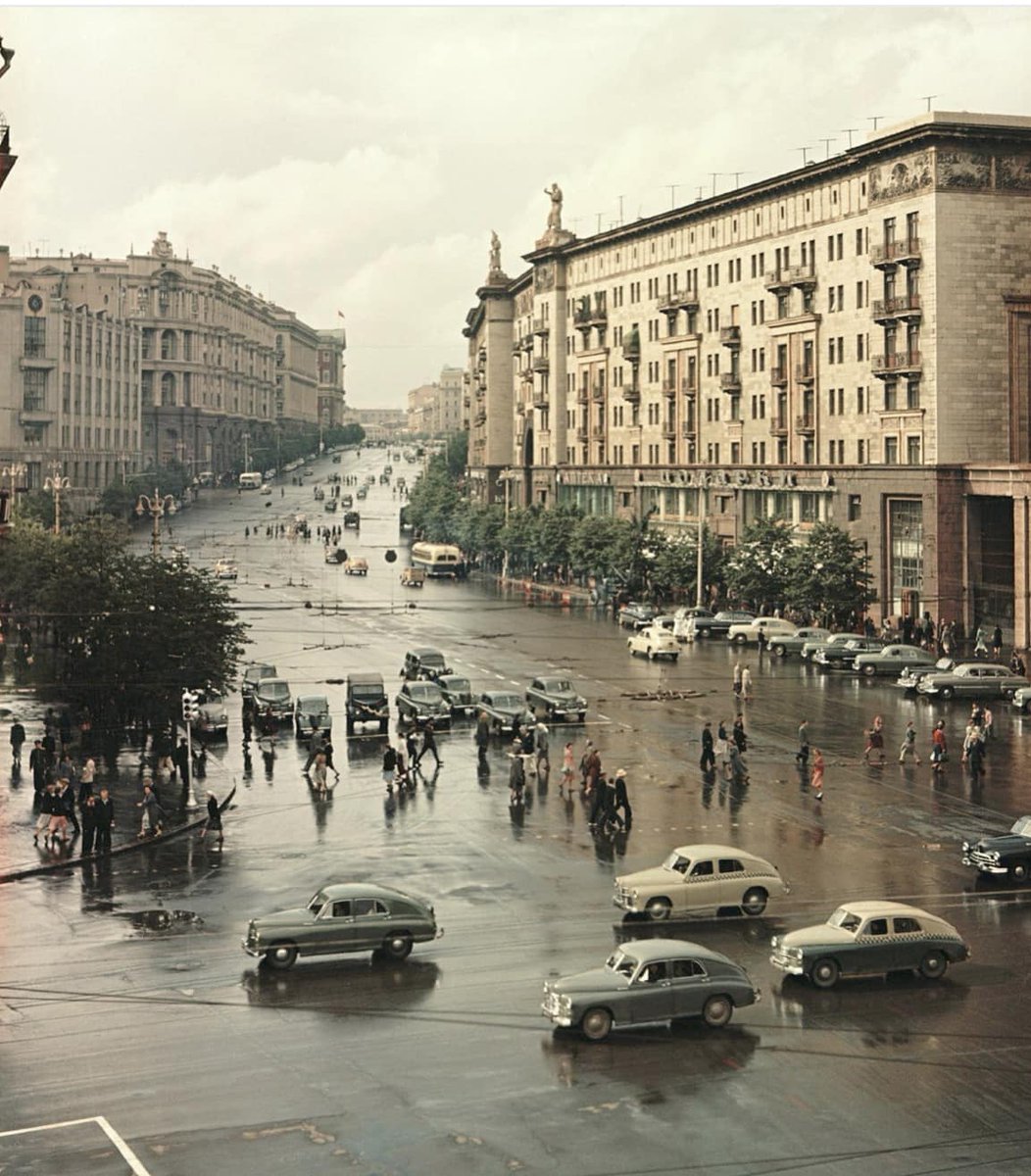SovietPostcards's tweet photo. Gorky Street [Tverskaya] in Moscow (1955) https://t.co/mBjEnPeK1U