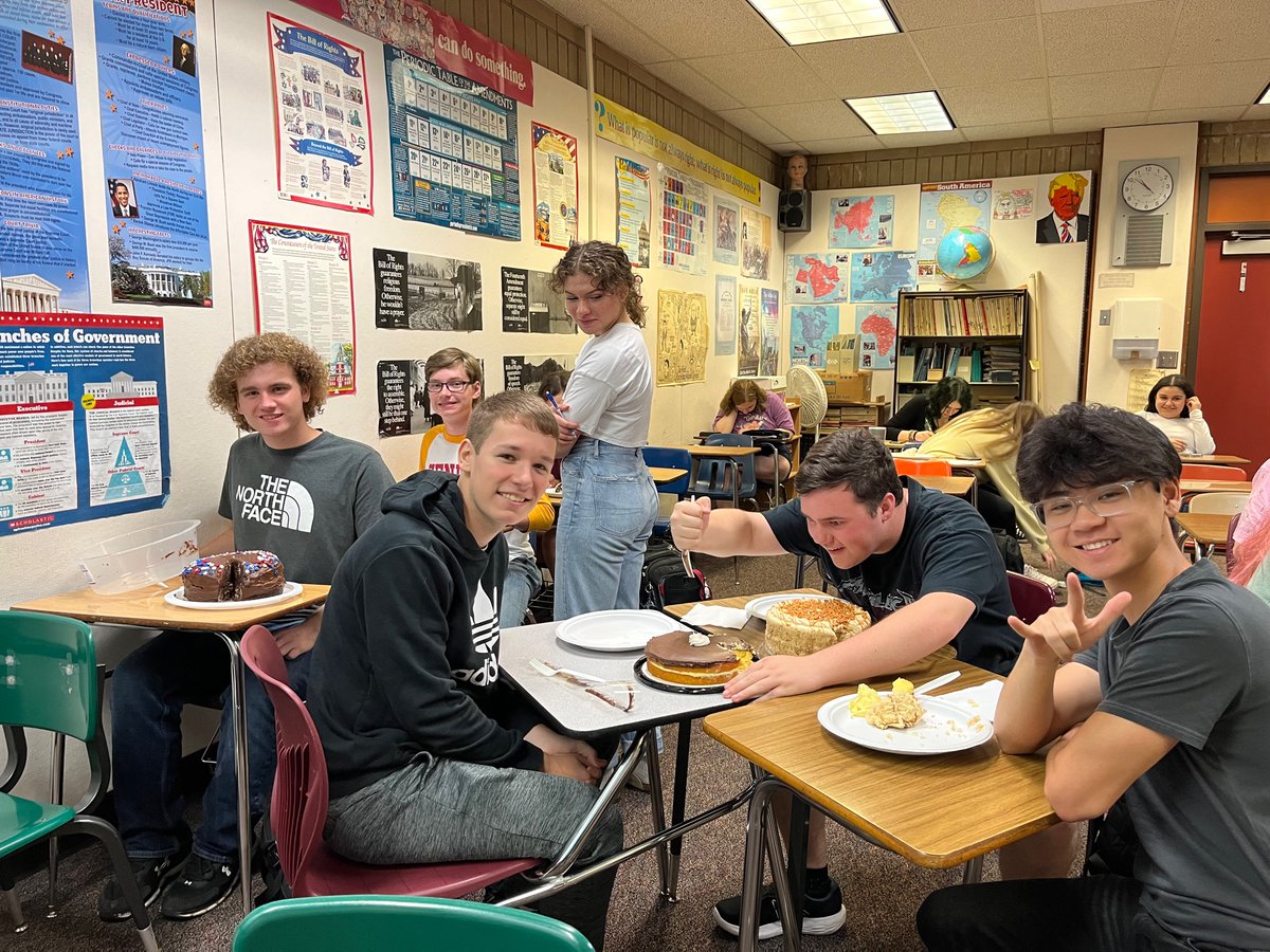 CM2BuMp's tweet photo. It’s FEDERALISM CAKE DAY
#marble=cooperative
#layer=dual
#APGOVROCKS https://t.co/U5mUhuSsFl