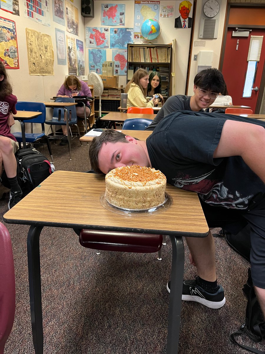 CM2BuMp's tweet photo. It’s FEDERALISM CAKE DAY
#marble=cooperative
#layer=dual
#APGOVROCKS https://t.co/MD5nduQSkq