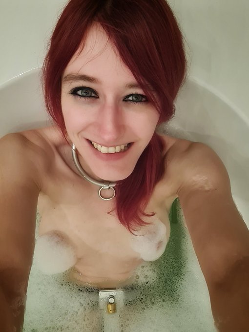 Kommt jemand zu mir in die Badewanne? ❤️ https://t.co/3PgQ5iapfK