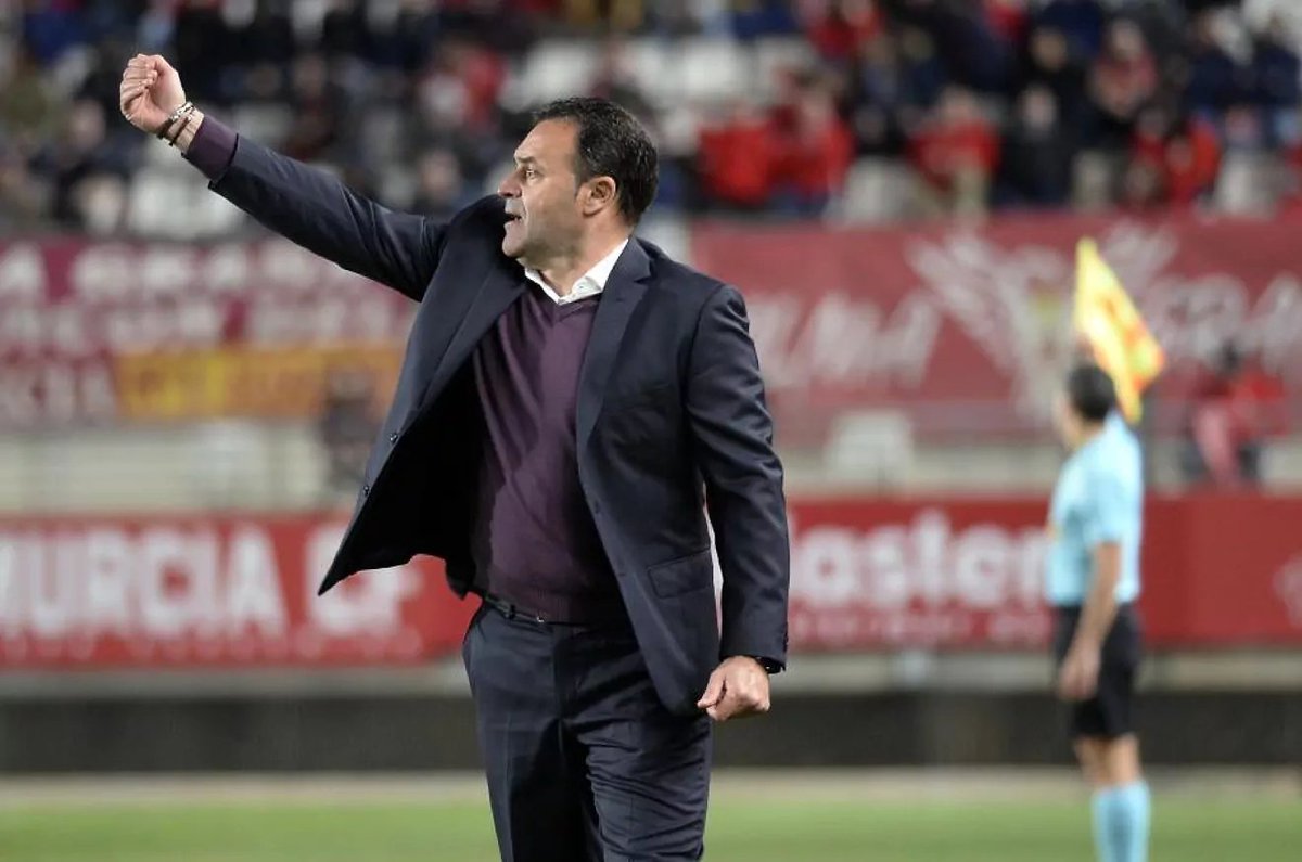 JosePA_16's tweet photo. 📺🟪 Ya por @TwitchES: El #CDB ya tiene entrenador, @jmsalmeron1 📋. Vamos a conocerlo en profundidad con @parrafolargo desde Murcia 👀 y analizarlo en #TertuliaCDB 🔳.

¡Vente! ⬇️:
🔗 https://t.co/6uOihIjKg2

📸 Juanchi López (@marca)
#JPA16 | #STREAM https://t.co/6aIYD5s5eS