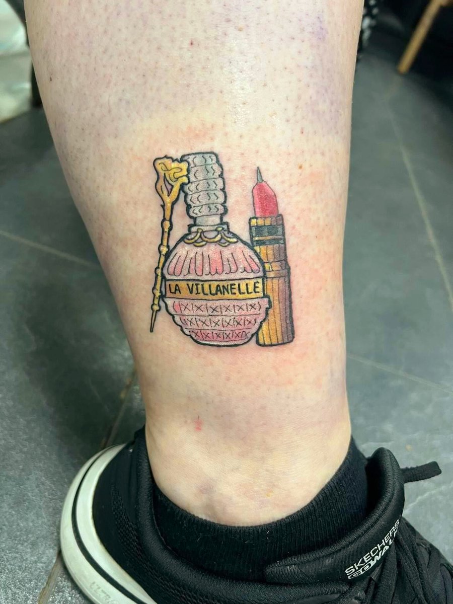 gteilish's tweet photo. This TV show has such a big place in my heart. If you know, you 𝒌𝒏𝒐𝒘.
❤️

@killingeve 

#killingeve #killingevetattoo #killingevefans #lavillanelle #villanelle #eve #villaneve #tattoo #killingeveart #love #hairpin #perfume #lipstick #jodiecomer #sandraoh https://t.co/xGUA9EiFhs