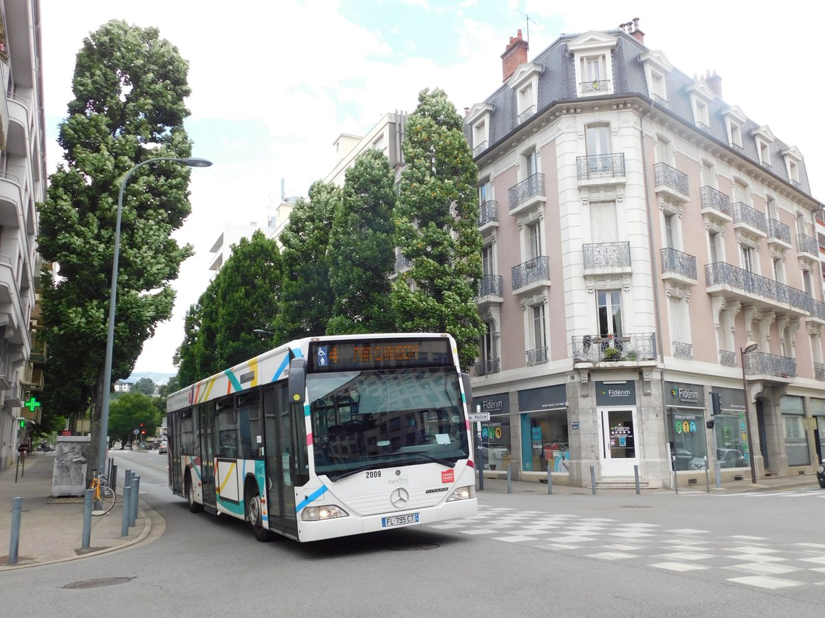 kevin_a38's tweet photo. 🚌Citaro O530 n°2009 de réseau Synchro bus de Chambéry sur la ligne 4 en direction de Champet #citaro #synchrobus #ligne4 #chambéry #mercedescitaro #o530 @SynchroBus
Bon week-end😉 https://t.co/slIKGIw0hk