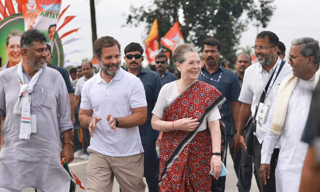 AniketBagane4's tweet photo. ‘या’ यात्रेला हलक्यात घेऊ नका, कधी काळी सोनियांजींच्या यात्रेनं भाजपचा डाव उलथला होता… 💪🏽
#BharatJodoYatra #SoniaGandhi #RahulGandhi #DKShivakumar #With_RG @RahulGandhi @INCIndia @INCMaharashtra @IYC https://t.co/f0B4FRiri2