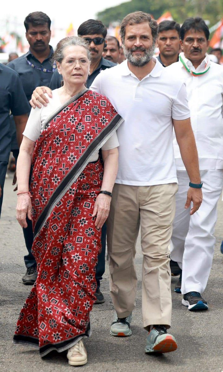 AniketBagane4's tweet photo. ‘या’ यात्रेला हलक्यात घेऊ नका, कधी काळी सोनियांजींच्या यात्रेनं भाजपचा डाव उलथला होता… 💪🏽
#BharatJodoYatra #SoniaGandhi #RahulGandhi #DKShivakumar #With_RG @RahulGandhi @INCIndia @INCMaharashtra @IYC https://t.co/f0B4FRiri2
