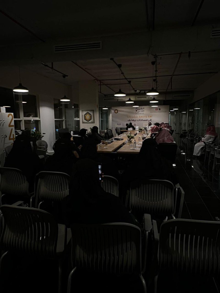 beehivespacekh's tweet photo. من لقاء الليلة 
(اجتماعية الشعر ) 

وتكريم للأديب الشاعر خالد العتيق 
والحضور الكريم 💛.. 
@khaledaho 

#الشريك_الأدبي 
#هيئه_الادب_والنشر_والترجمه 
@MOCLiterature https://t.co/T2lTJiFWuF