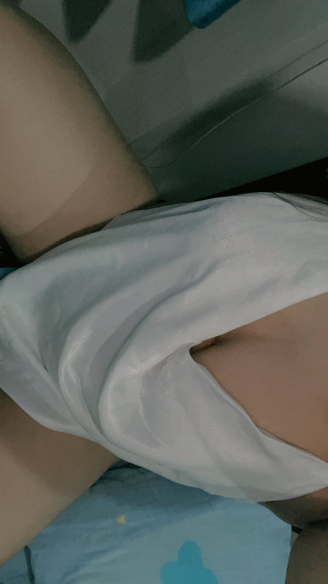 MaricoHarringt5's tweet photo. 现在无聊了，有玩的吗？打手冲的联系我，我给你看我的身体，帮你打出来，不收费 

#调教 #语爱 #裸聊 #破处 #母狗 #文爱 #成人用品 #射屏 #反差婊 #反差 #老师 #学生 #自拍 #偷拍 #亚洲 #国产 https://t.co/Dq3nE8ArQy