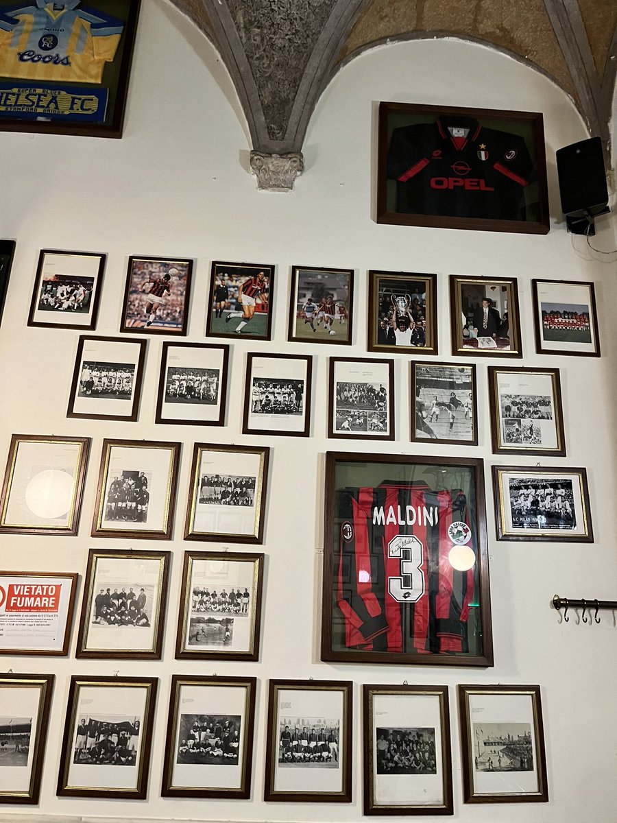 ukasz_michal's tweet photo. #FootballPub Mediolan #Penyaontour https://t.co/hHwl0r3uTS