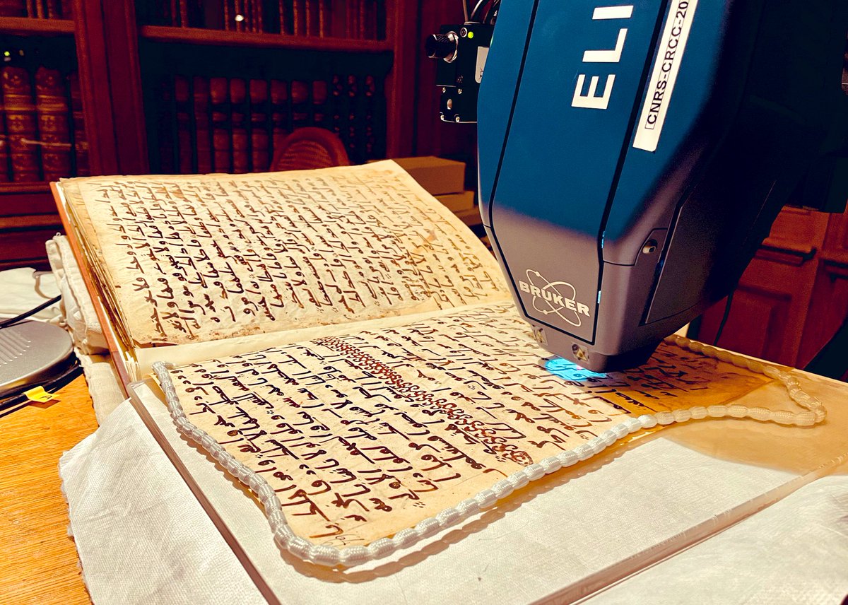 CellardEleonore's tweet photo. An exciting immersion into the world of the first scribes of the Qur’an! The National Library of France hosts a team of @CRC_officiel to analyze inks and parchments of Arabe 328, which gathers 5 of the oldest Qur’an fragments in the world! Such an enriching collaboration! @laBnF https://t.co/kRgtOltoNl