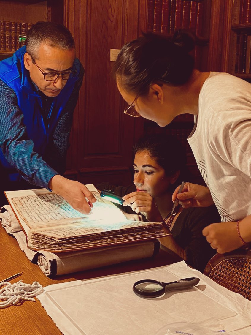CellardEleonore's tweet photo. An exciting immersion into the world of the first scribes of the Qur’an! The National Library of France hosts a team of @CRC_officiel to analyze inks and parchments of Arabe 328, which gathers 5 of the oldest Qur’an fragments in the world! Such an enriching collaboration! @laBnF https://t.co/kRgtOltoNl