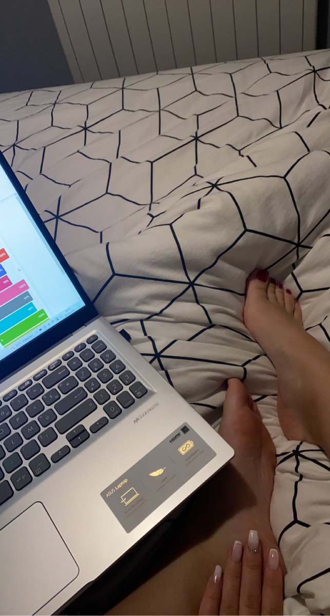 deessetofee's tweet photo. Vous êtes où mes fétichistes ce soir? #fetichiste #fetichistespieds #feet #pieds #PiedsNus #feetgirl #soumis #esclave #moneyslave https://t.co/28jMuMz9Rn