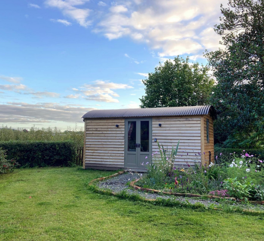 😍 A beautifully finished Shepherds Hut, by our friends at The Square, Worcestershire - Built with Harrogate Huts frame + joinery...
Amazing job guys! 
.
#ShepherdsHut #HarrogateHuts #DIYProject #ShepherdHut #Glamping #Gardenroom