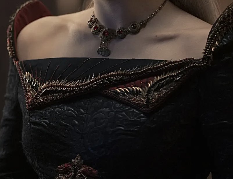 DreamofASOIAF's tweet photo. Rhaenyra’s dress in Episode 8 is so beautiful #HouseOfTheDragon https://t.co/pPTauvPr0l