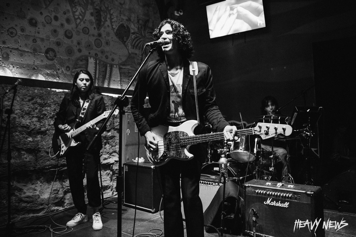 HeavyNews_'s tweet photo. ¡@GaboMerez_ brindó un gran show en el #HeavyFriday Vol. 7! 🎸✨
En su presentación pudimos disfrutar de temas como "El Final" y su más reciente sencillo "Quédate".
Galería ➡️ https://t.co/HCoLsRUSdu
📸: @theotrebor https://t.co/JgMA5zAU1o